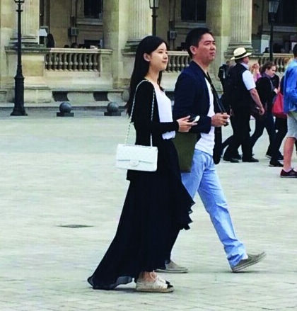 曝劉強東奶茶妹妹正式登記結(jié)婚 曝劉強東奶茶妹妹正式登記結(jié)婚