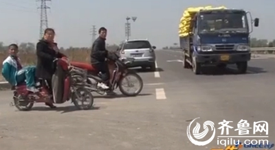 2兄弟橫穿馬路 時隔半年在同一路口被撞身亡(圖) 2兄弟橫穿馬路 時隔半年在同一路口被撞身亡(圖)