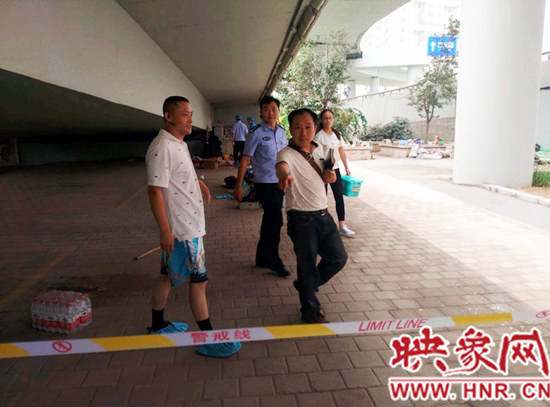 事發(fā)后，警方封鎖現(xiàn)場進(jìn)行調(diào)查取證。