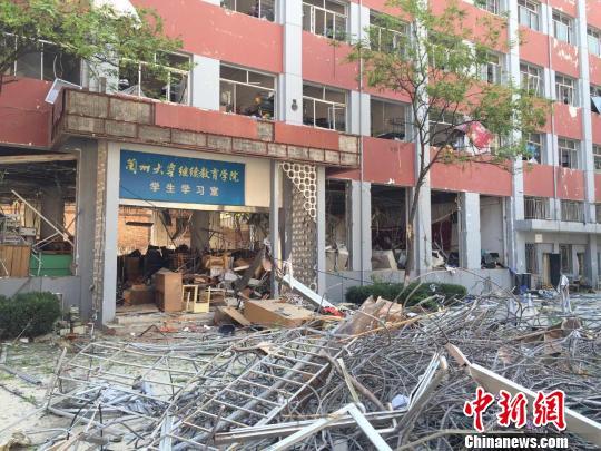 7月20日上午7點(diǎn)32分，蘭州大學(xué)醫(yī)學(xué)南校區(qū)學(xué)生公寓外一施工現(xiàn)場(chǎng)發(fā)生閃爆