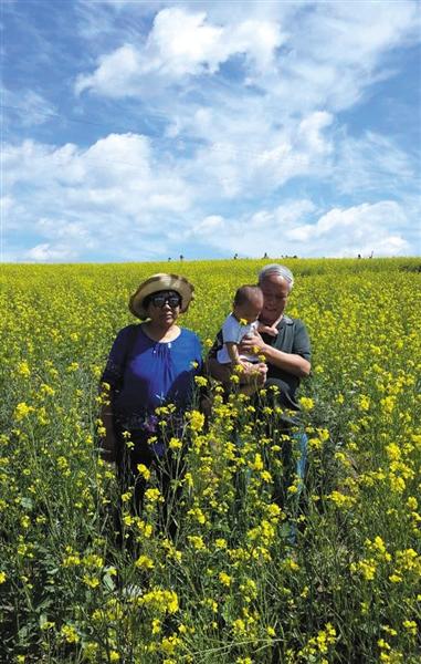 事故之前，老兩口的合影，李春同說，老兩口一輩子很少一起照相。家屬供圖