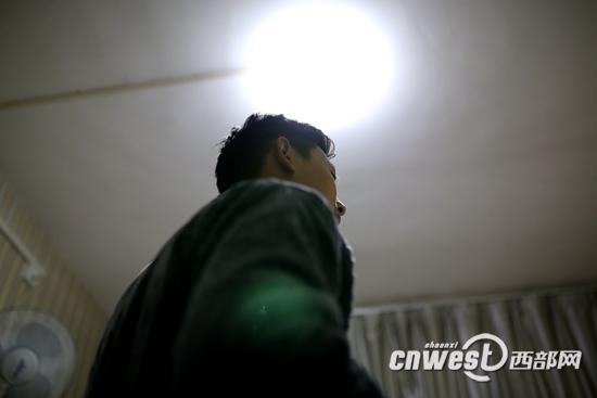 2013年2月份，17歲的林波在陜西省疾控中心拿到HIV確診報(bào)告。