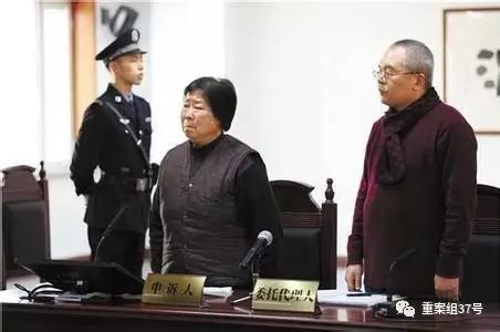 聶樹斌母親張煥枝聽取聶樹斌無(wú)罪的判決結(jié)果。 新華社發(fā)