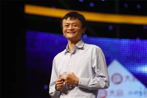 2011年8月17日，阿里巴巴集團宣布，將提供30億元無息貸款，幫助員工解決首次置業(yè)問題，每人最高可申請30萬元。此外，阿里巴巴還將投入5億元設教育基金，通過和教育機構(gòu)共同辦學、與現(xiàn)有學校合作，解決員工子女入園、上學問題;向基層員工發(fā)放一次性的物價、子女教育補貼，預計總額超過4000萬元。