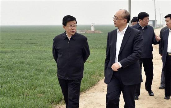 4月3日至4日，河北省委書記、省人大常委會(huì)主任趙克志，省委副書記、省政府黨組書記許勤在雄安新區(qū)調(diào)研。這是趙克志、許勤4日實(shí)地察看雄安新區(qū)核心區(qū)概貌。 圖片來源：河北新聞網(wǎng)