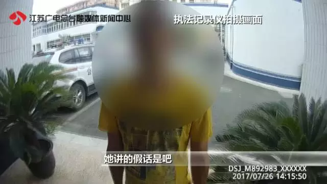10歲女孩稱在小區(qū)內(nèi)被綁架 監(jiān)控畫(huà)面卻是這樣一幕 10歲女孩稱在小區(qū)內(nèi)被綁架 監(jiān)控畫(huà)面卻是這樣一幕
