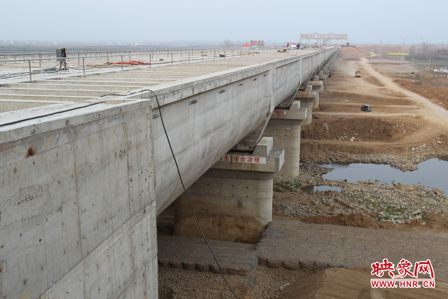 湍河渡槽槽身外景 余培松攝