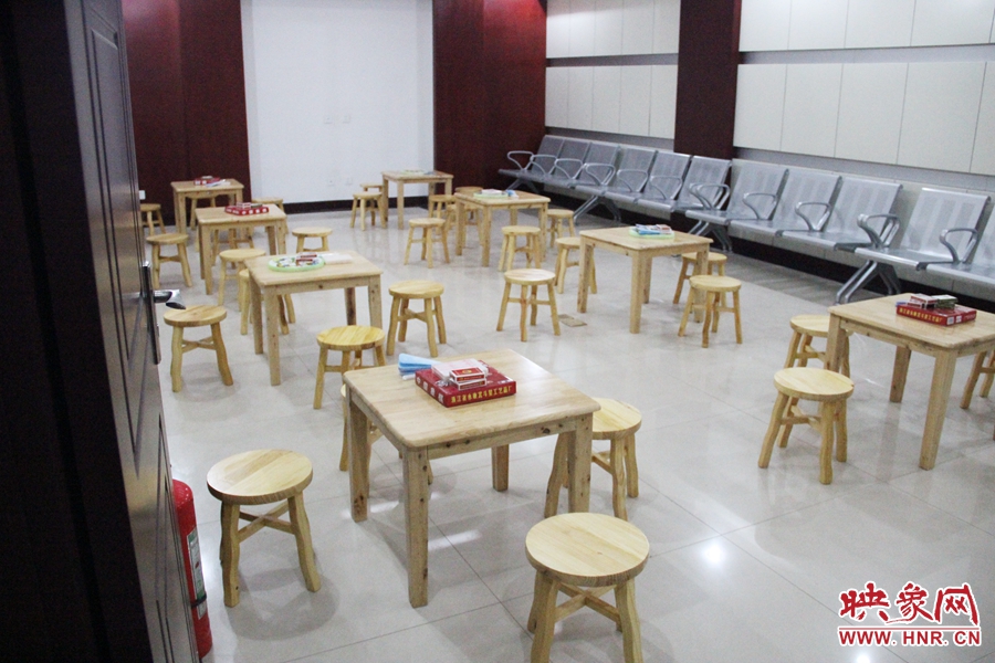 中原區(qū)人防納涼場(chǎng)所（桐柏路與中原路交叉口），內(nèi)部環(huán)境干凈整潔。