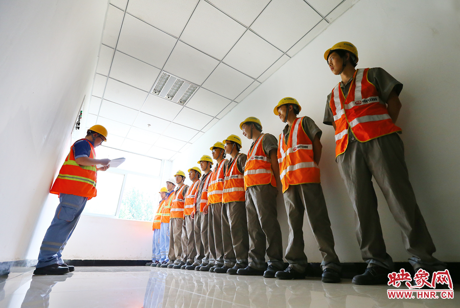 檢修前，班長需要向大家提醒工作要點和安全事項