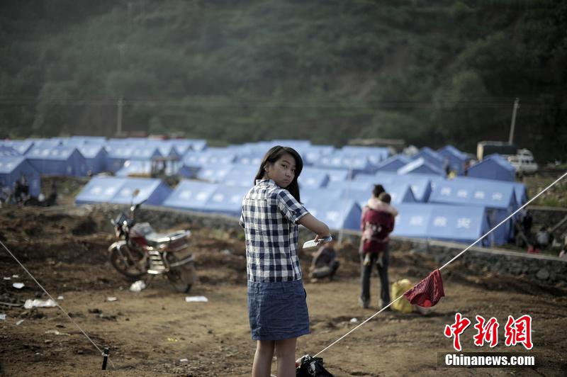云南昭通龍頭山鎮(zhèn)受災(zāi)群眾安置點(diǎn)，上千災(zāi)民被安置在此，開始新的生活。