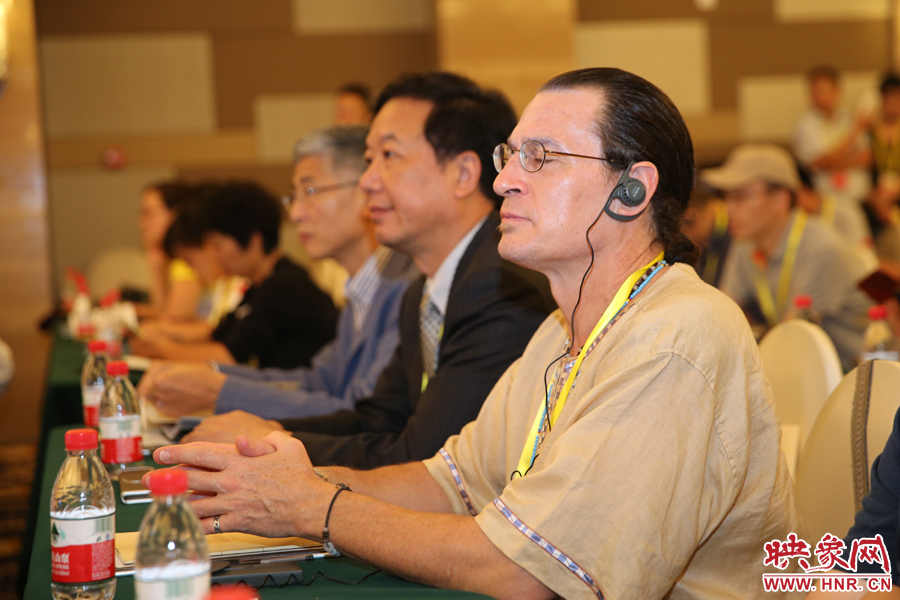 身著特色服飾的外國嘉賓。