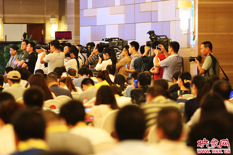 媒體聚焦嵩山論壇。