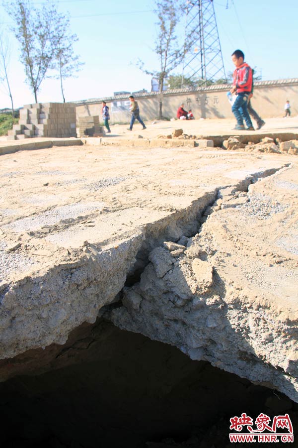 孩子們放學都要從這里經(jīng)過,非常危險。