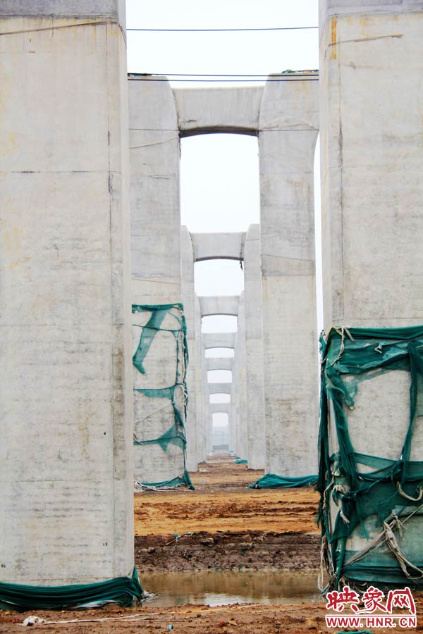 目前附近居民認(rèn)為“照目前的施工狀況看，年底主體完工已不太可能”。