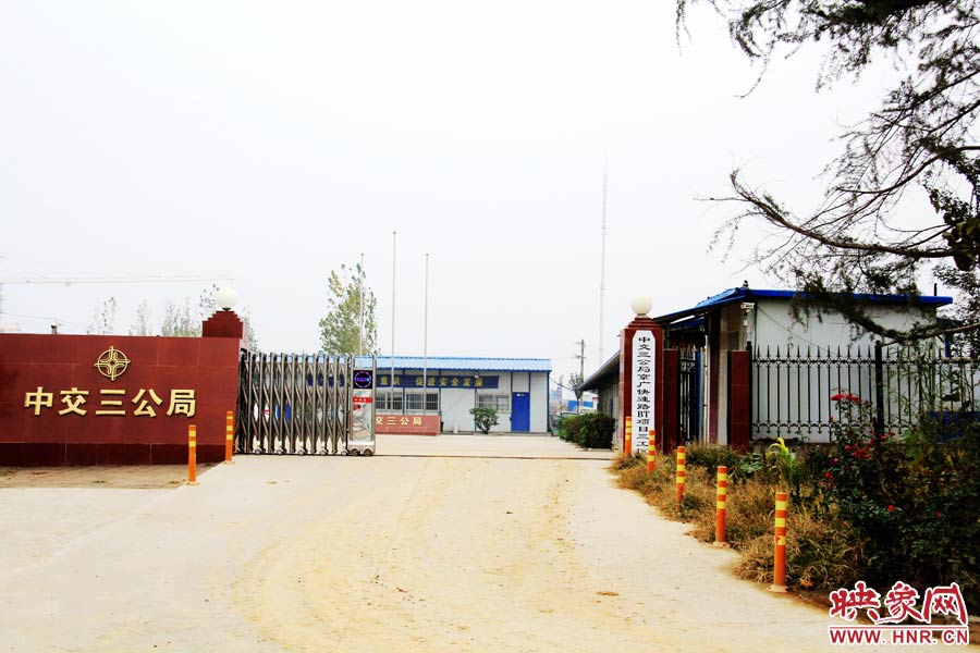 鄭州市京廣快速路南段三工區(qū)項(xiàng)目部還未撤離。