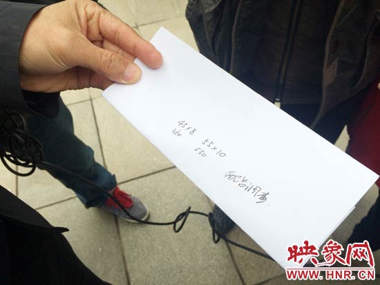 經(jīng)過初步測(cè)量，河南省人民會(huì)堂主樓的違法廣告牌面積為910平米。