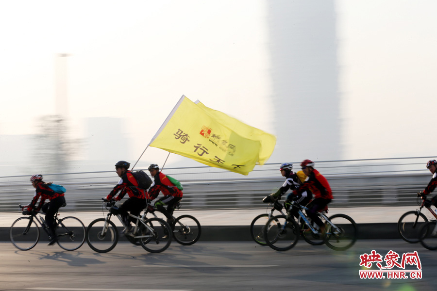 獻(xiàn)愛(ài)心、騎行天下，映象網(wǎng)騎行車(chē)友樂(lè)翻天