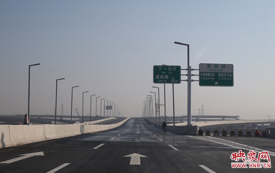隴海高架往富民路方向和西四環(huán)出口。
