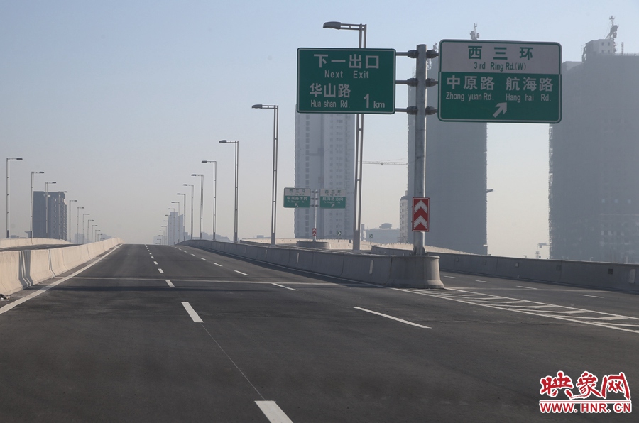 華山路方向與西三環(huán)出口。