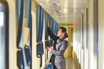 臥鋪車廂 半包式，更具私密性和舒適性。