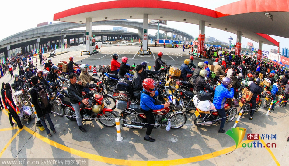 今年廣東、廣西兩省共193座中石化油站將為返鄉(xiāng)車主提供“6+X”免費服務，并將為1萬名“返鄉(xiāng)摩騎”免