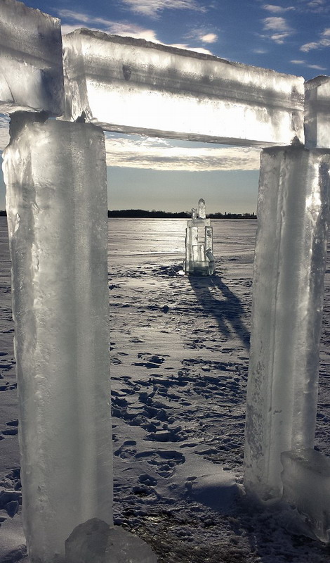 每根冰柱都重達(dá)300磅（約合136公斤）。（網(wǎng)頁截圖）