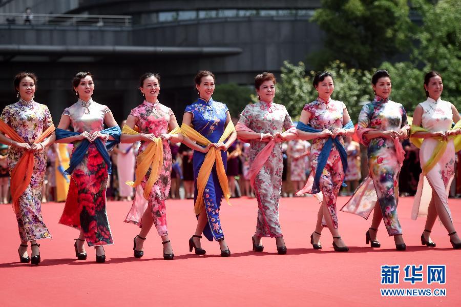 15萬人同秀旗袍 展現中國服飾之美