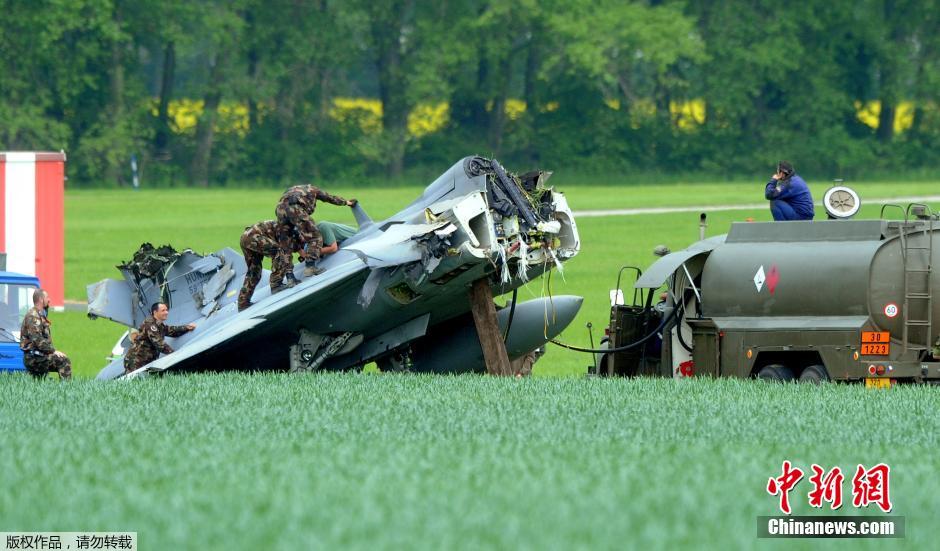 匈牙利戰(zhàn)機(jī)在捷克墜毀 飛行員成功逃生 匈牙利戰(zhàn)機(jī)在捷克墜毀 飛行員成功逃生
