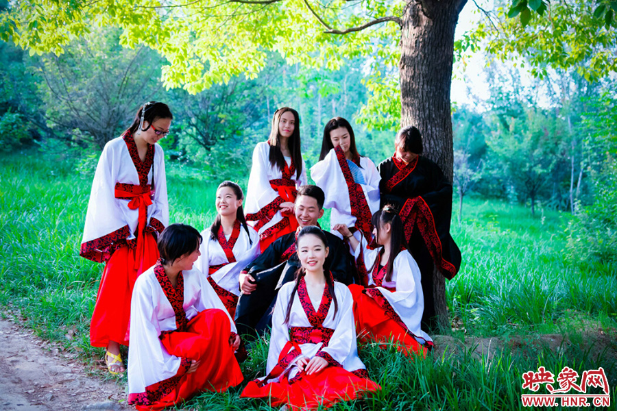 這片樹蔭留下我們太多的歡聲笑語。