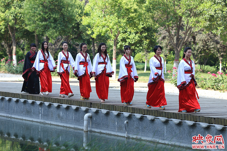 在校園里再走走，下次又不知道是何年何時。