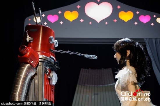 日本首個(gè)機(jī)器人婚禮于東京舉行 日本首個(gè)機(jī)器人婚禮于東京舉行