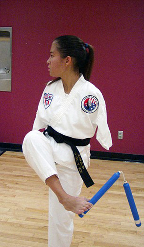 美國(guó)“勵(lì)志姐”天生無(wú)雙臂 用腳開飛機(jī)彈鋼琴 美國(guó)“勵(lì)志姐”天生無(wú)雙臂 用腳開飛機(jī)彈鋼琴