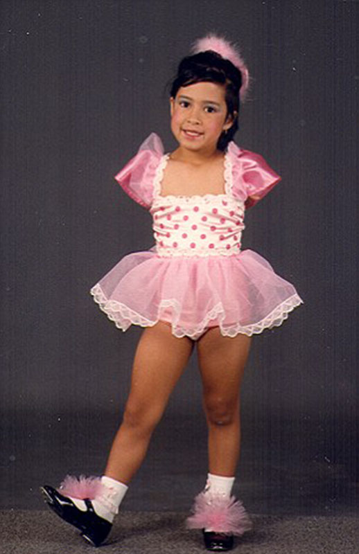 美國(guó)“勵(lì)志姐”天生無(wú)雙臂 用腳開飛機(jī)彈鋼琴 美國(guó)“勵(lì)志姐”天生無(wú)雙臂 用腳開飛機(jī)彈鋼琴