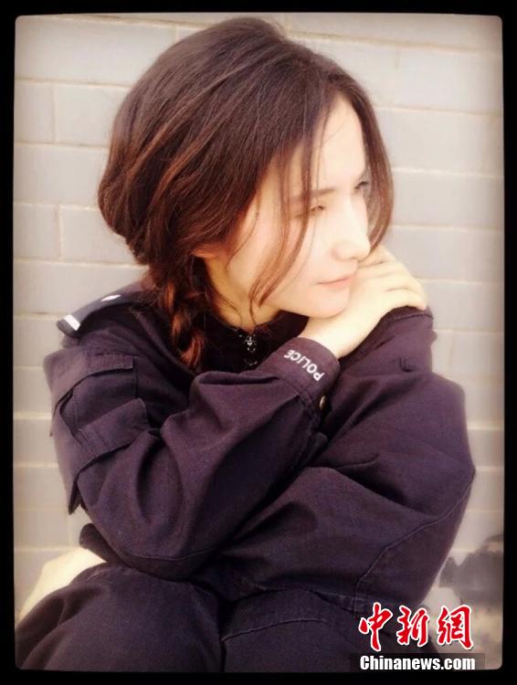 新疆兵團女民警生活照走紅網(wǎng)絡 被譽“最美警花”