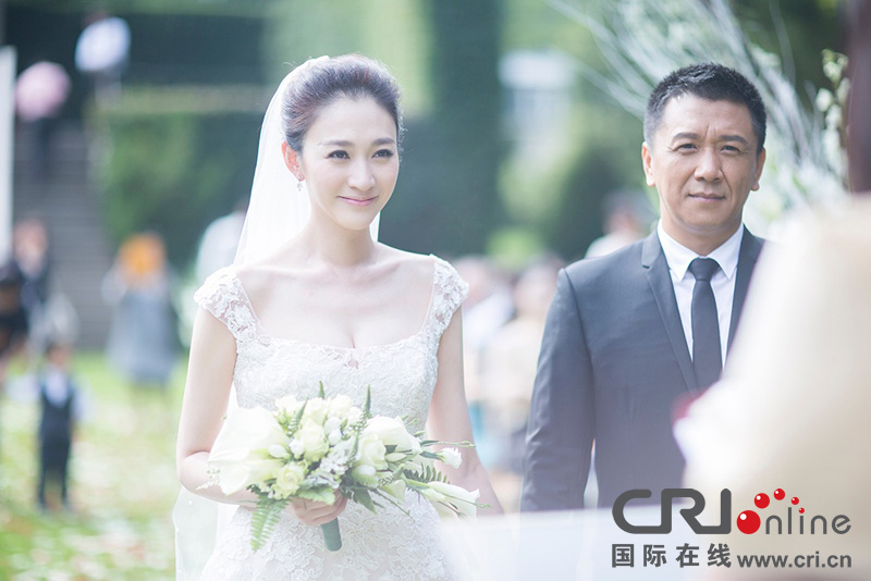 李小冉比利時(shí)辦婚禮 朱丹、鐘欣潼、應(yīng)采兒做伴娘