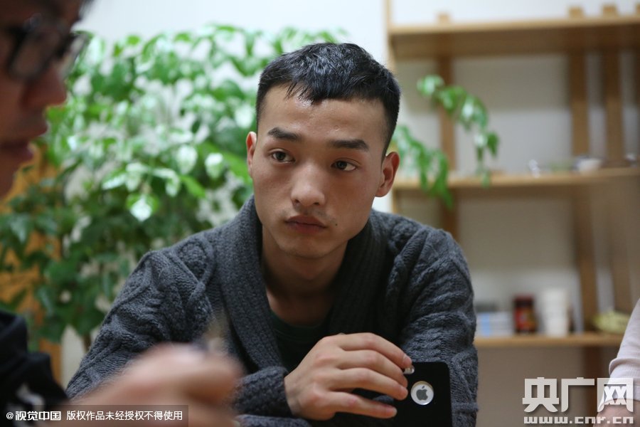 網(wǎng)絡(luò)紅人葉良辰現(xiàn)身浙江臺(tái)州，接受記者的專訪。