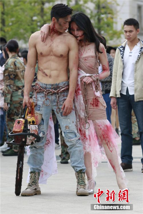 男神教師扮“鬼”學生稱其為“史上顏值最高男鬼”。何浠 攝