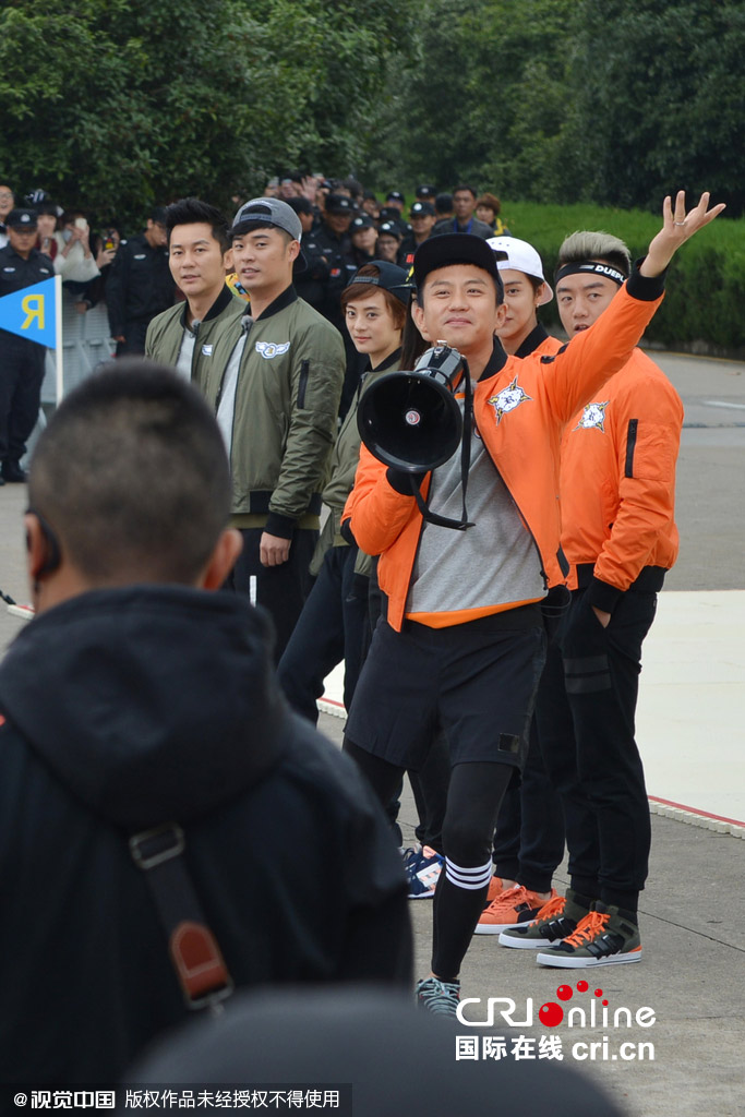 《奔跑吧兄弟》第三季劇組到南京錄制節(jié)目。