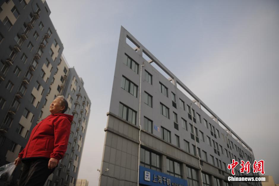 濟南一高樓酷似“紙片樓”