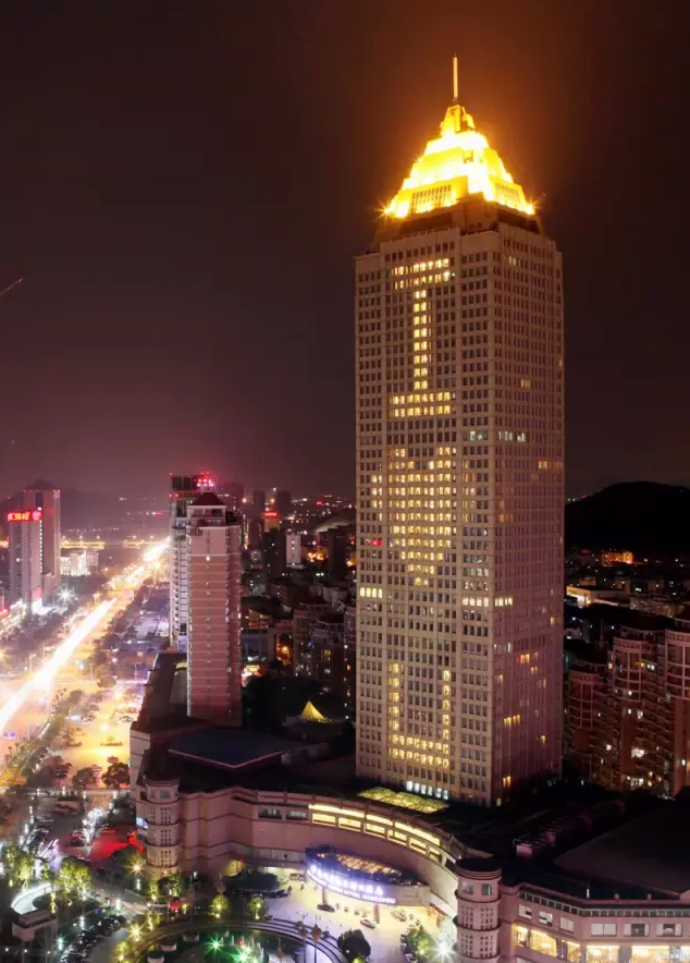 情人節(jié)最溫暖告白！84歲老人包下整樓示愛老伴