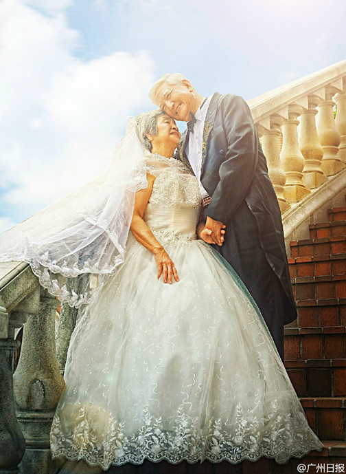 為愛(ài)圓夢(mèng)！八旬老人帶老伴拍攝童話式夢(mèng)幻婚紗照(圖)