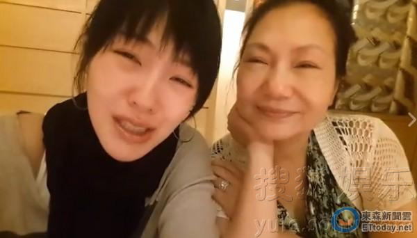 看明星花式秀母親節(jié)！甜馨上鏡鄧超祝福三個(gè)媽