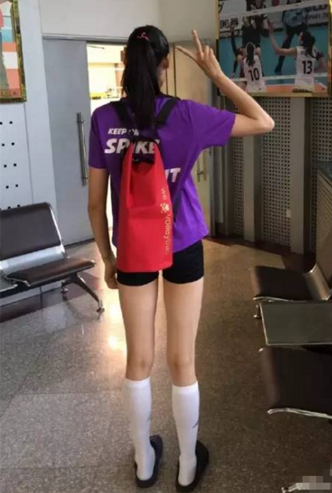 比女排奪冠更精彩的是她們的表情包和大長(zhǎng)腿