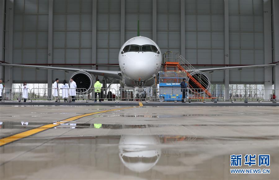 (社會(huì))(3)檢查維護(hù) 保障首飛 (社會(huì))(3)檢查維護(hù) 保障首飛