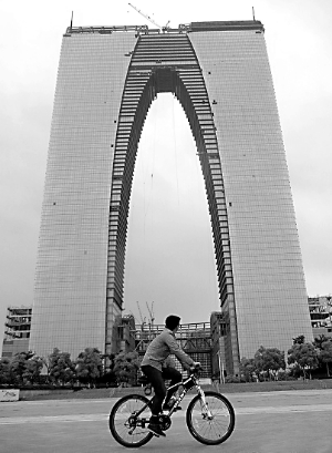 蘇州地標建筑“秋褲樓”已爛尾11年 施工難度大 蘇州地標建筑“秋褲樓”已爛尾11年 施工難度大