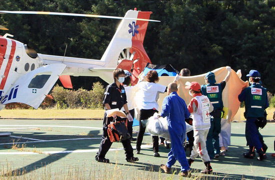 日本火山噴發(fā)致30余人心臟驟停 游客稱場景 如地獄 (圖) 日本火山噴發(fā)致30余人心臟驟停 游客稱場景 如地獄 (圖)