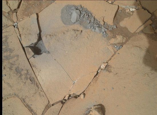 圖為在“好奇”號鉆孔過程中拍攝的照片 圖為在“好奇”號鉆孔過程中拍攝的照片