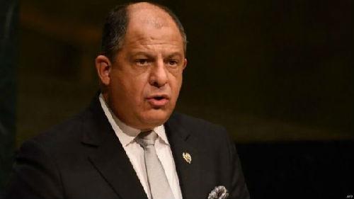 哥斯達(dá)黎加總統(tǒng)路易斯·索利斯表示，政府亟需資金因應(yīng)財(cái)政赤字，但中國提供10億美元貸款的時(shí)機(jī)仍未成熟。（圖片來源：英國廣播公司網(wǎng)站）