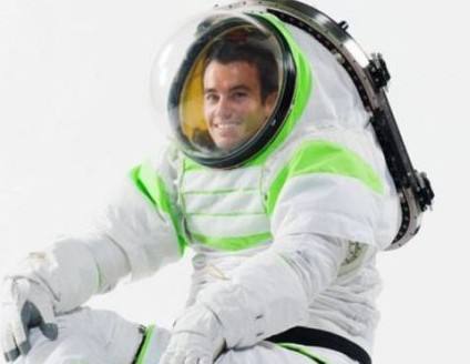 18個保障生命運轉(zhuǎn)系統(tǒng)的背包中只有11個可用，這些背包是用于支持宇航員在開放的宇宙空間中工作使用的，這些不可用的背包使得工作人員對在空間站工作結(jié)束之前的狀況表示擔(dān)憂。