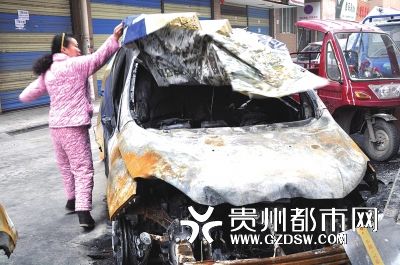 才跑8000公里的車被燒得不成樣子。